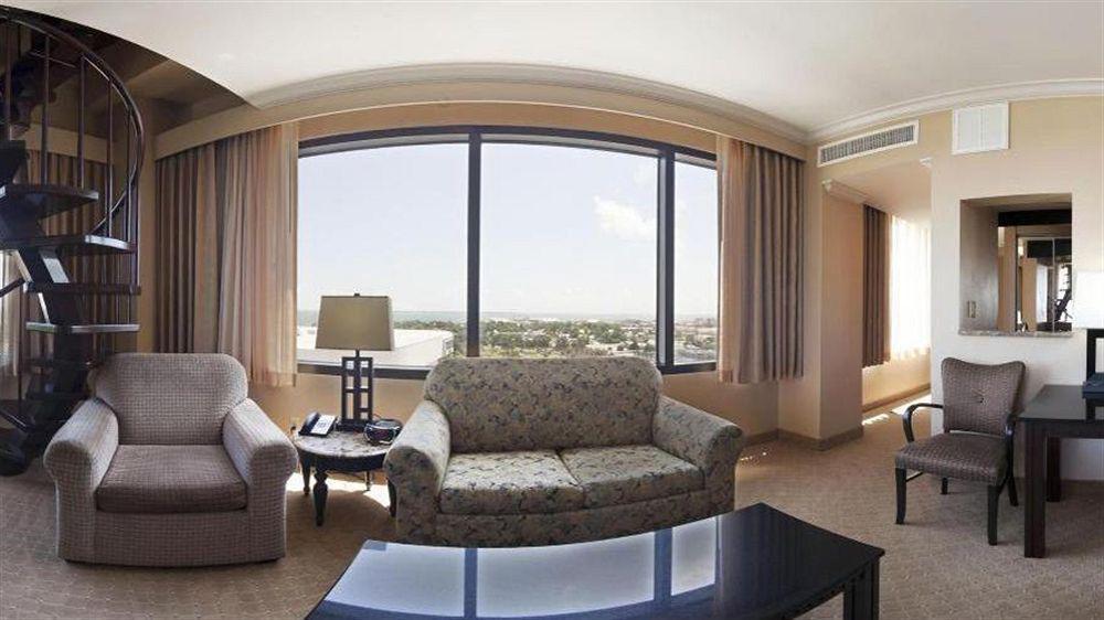 Crowne Plaza Pensacola Grand Hotell Exteriör bild