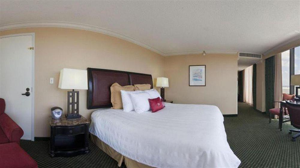Crowne Plaza Pensacola Grand Hotell Exteriör bild