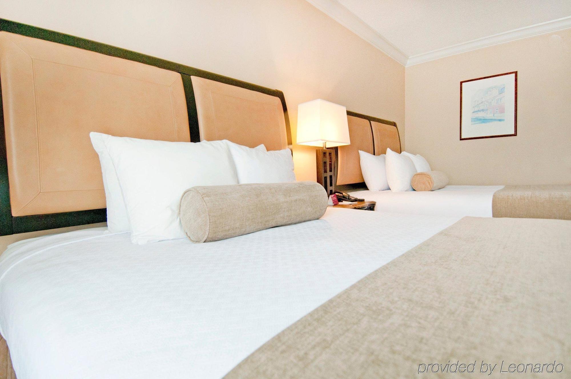 Crowne Plaza Pensacola Grand Hotell Exteriör bild